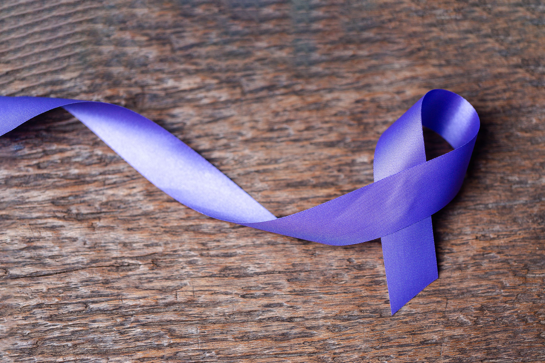 purple ribbon on a dark grey background